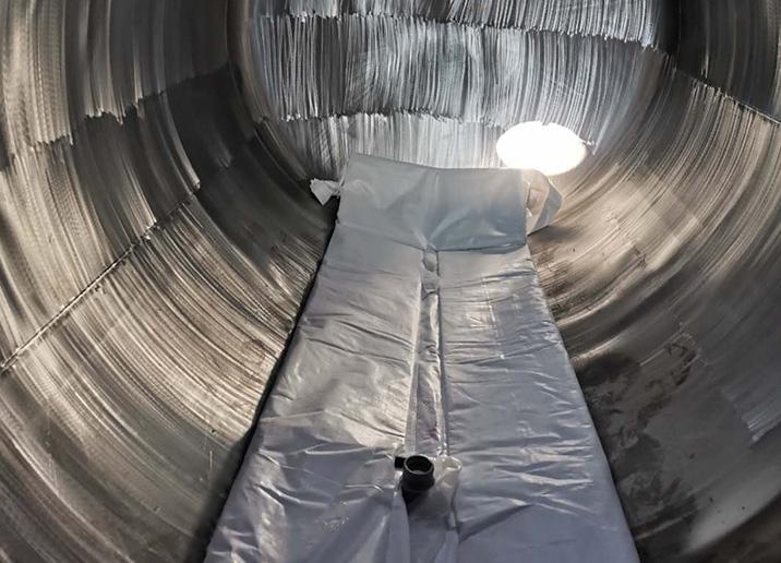  罐车内...
